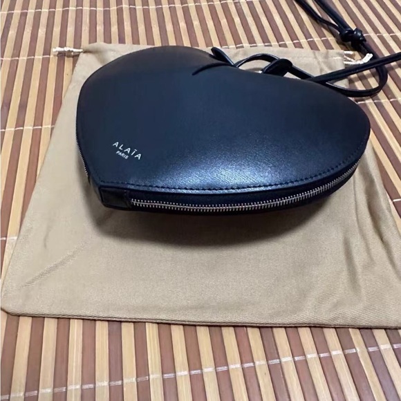 Alaia Black Heart Crossbody Bag - Picture 5 of 6